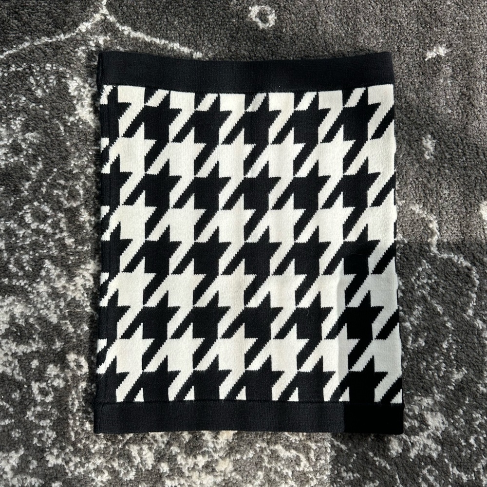 Alice + Olivia Black and White Houndstooth Sweater Skirt